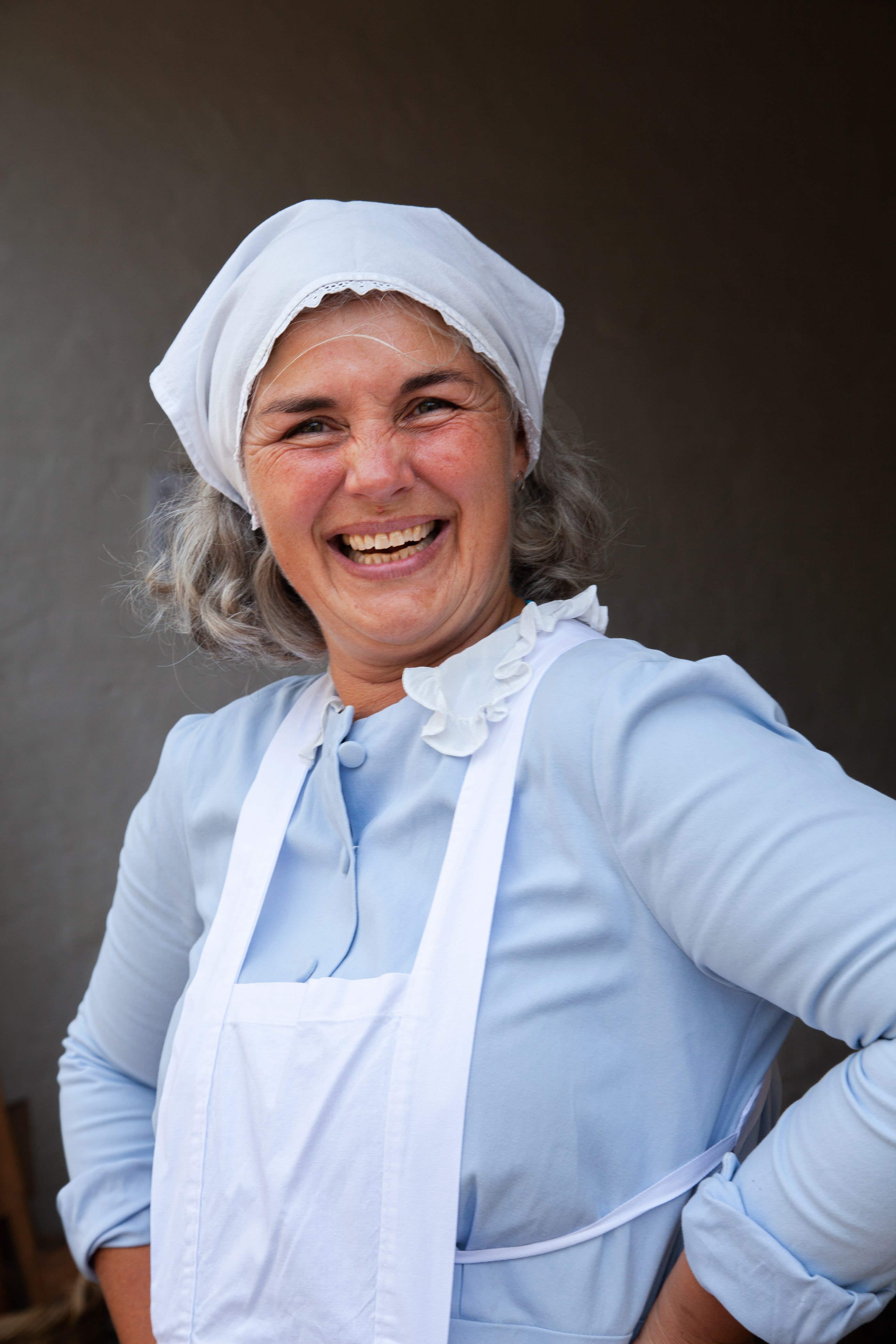 Nanna Madsen er caféansvarlig, og her er hun klædt ud som husholdningslærerinde