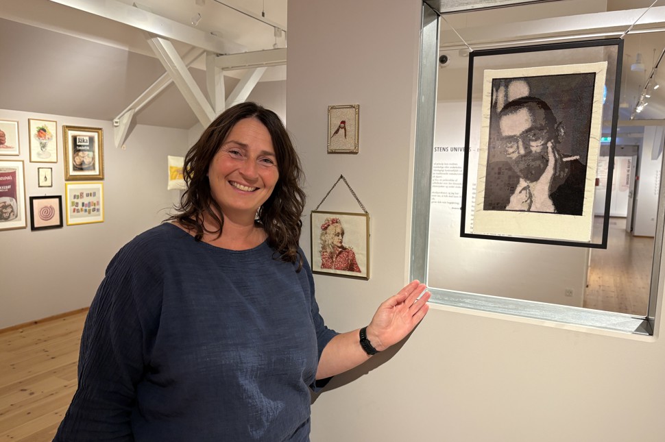 Museumsinspektør Kamilla Hjortkjær viser rundt