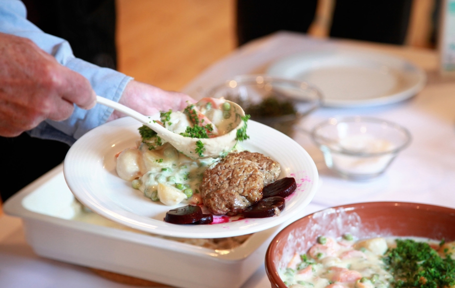 Fællesspisning: engang imellem holder Greve Museum fællespisning. Denne gang var der hakkebøffer på menuen